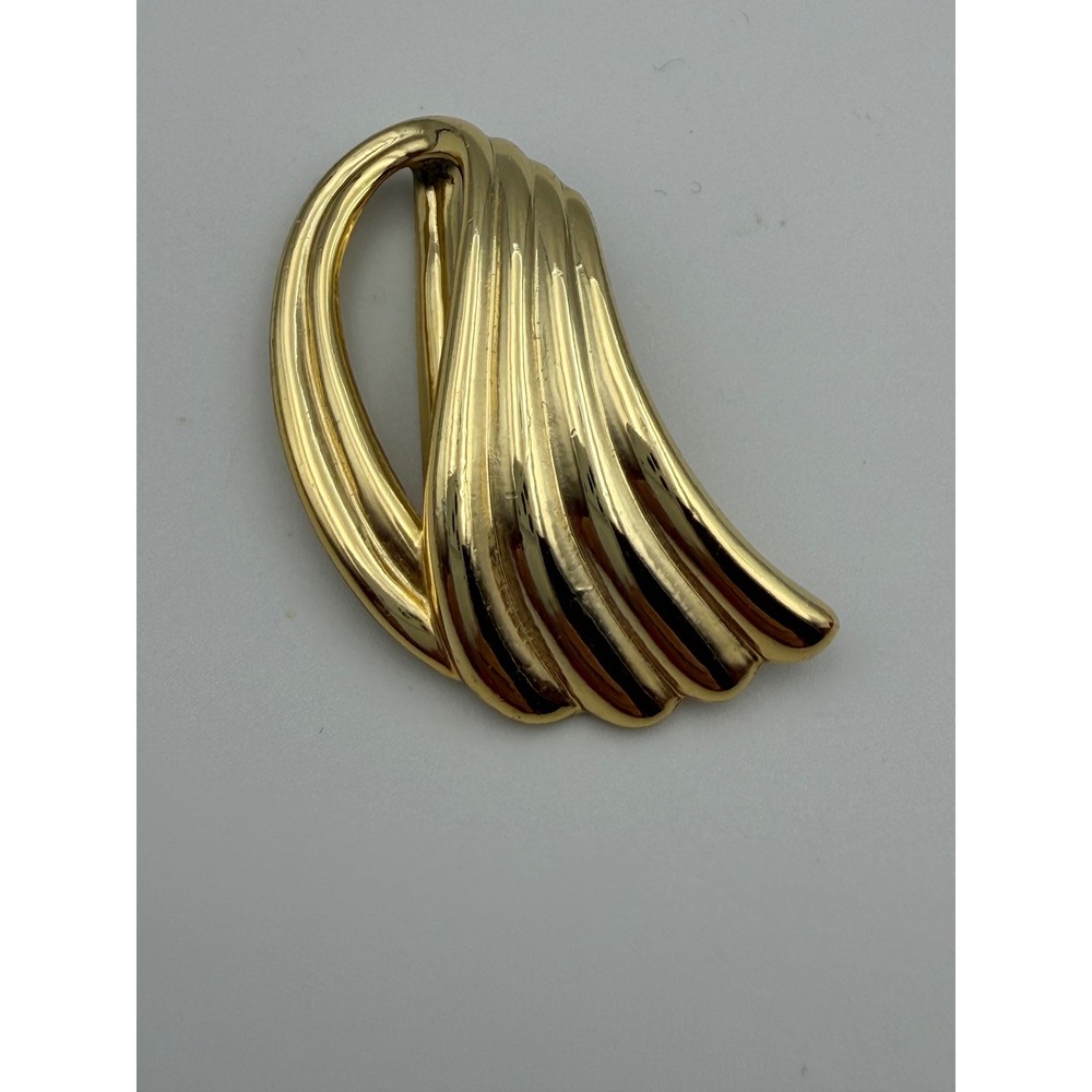 Vintage Gold Tone Ribbed Wing Scarf Clip High Polish Metallic Accessory